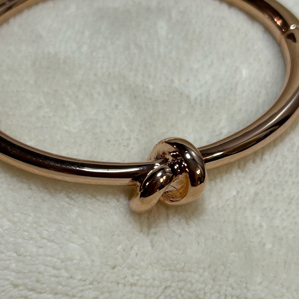 The Limited very sharp rose gold knot hinged bracelet New with tags - Picture 3 of 5